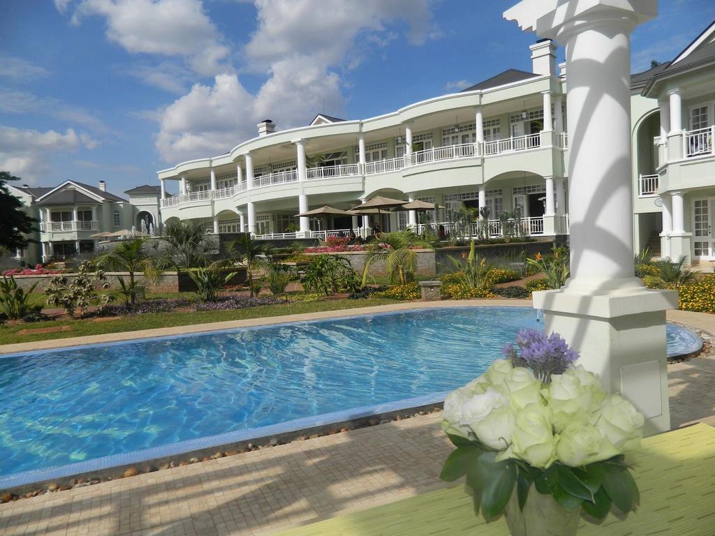 Hemingway's Hotel Nairobi iSafiri